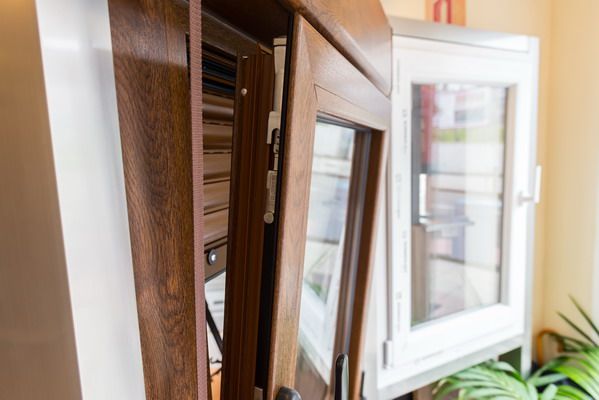Ventanas de madera artesanal fabricadas en ebanistería en Oviedo